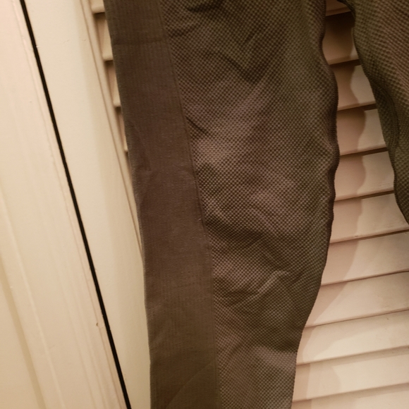 New Victoria's secret Pink "army green" leggings..size small - Picture 7 of 7
